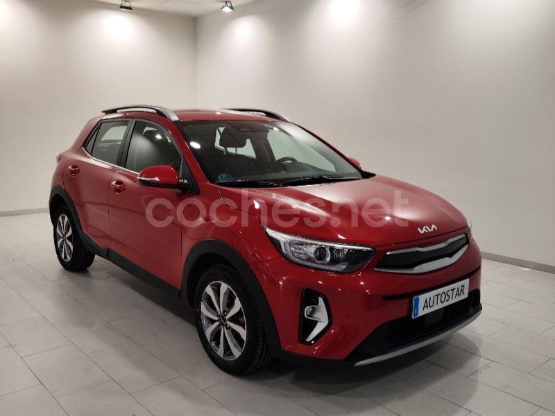 Granate Usado 2022 Kia Stonic SUV | 18.500 € (Un poco caro) - Imagen 1/4