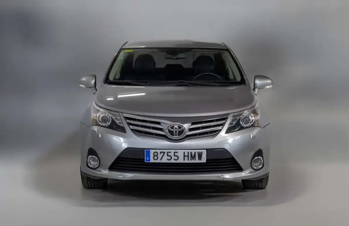 Usado Toyota Avensis Multidrive S 152 CV (111 kW) 2012 Gris Familiar
