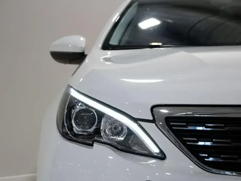 Usado Peugeot 308 Allure 110 CV (80 kW) 2019 Blanco Berlina