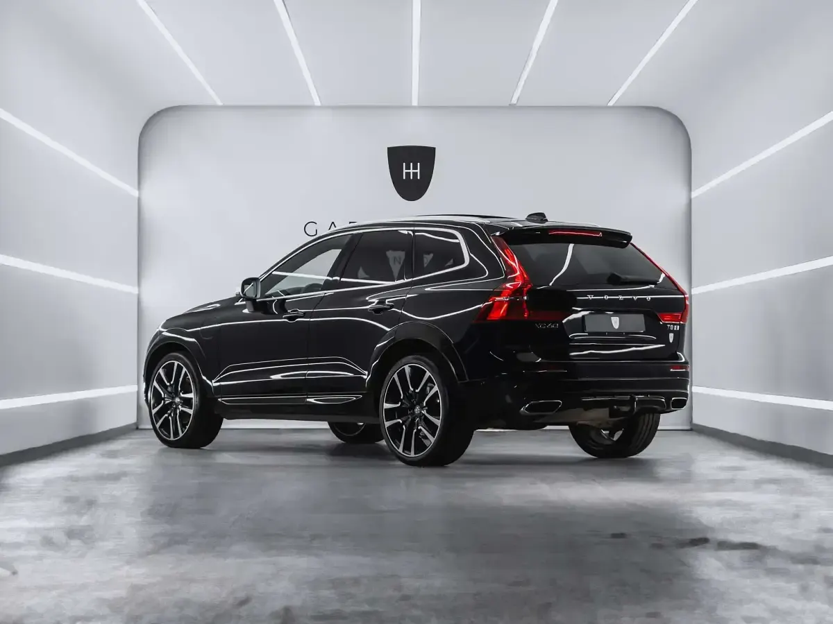 Usado Volvo XC60 R-Design 390 CV (286 kW) 2018 Negro SUV