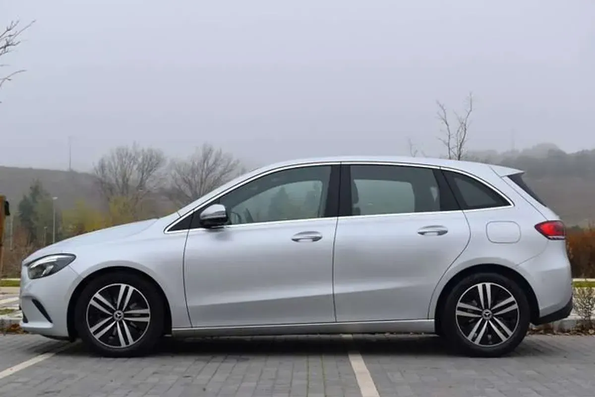 Usado Mercedes B180 Advantage 116 CV (85 kW) 2020 Plateado Utilitario