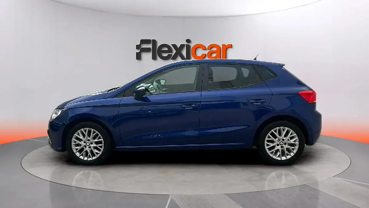 Używany Seat Ibiza Reference 80 KM (58 kW) 2019 Niebieski Hatchback