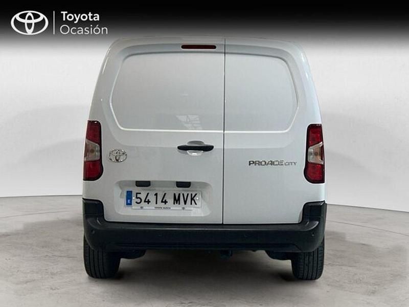 Usado Toyota Proace City City 130 CV (95 kW) 2024 Blanco Monovolumen
