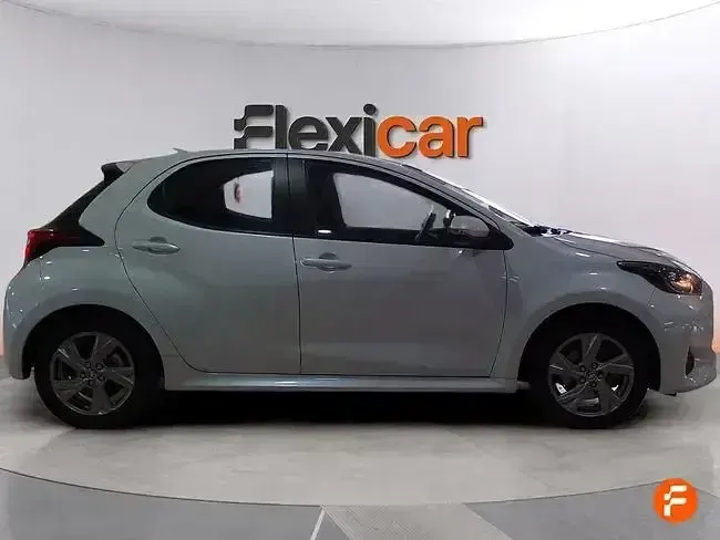 Używany Toyota Yaris Hybrid Active 116 KM (85 kW) 2024 Biały
