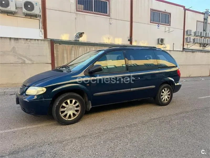 Usado Chrysler Voyager 150 CV (110 kW) 2004 Azul Monovolumen