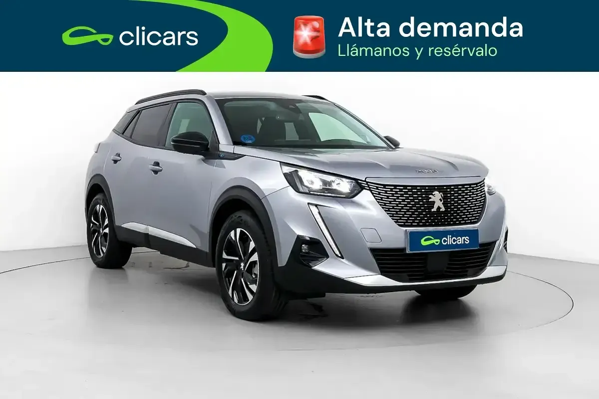 Usado Peugeot e-2008 Allure 100 kW (136 CV) 2022 Gris SUV
