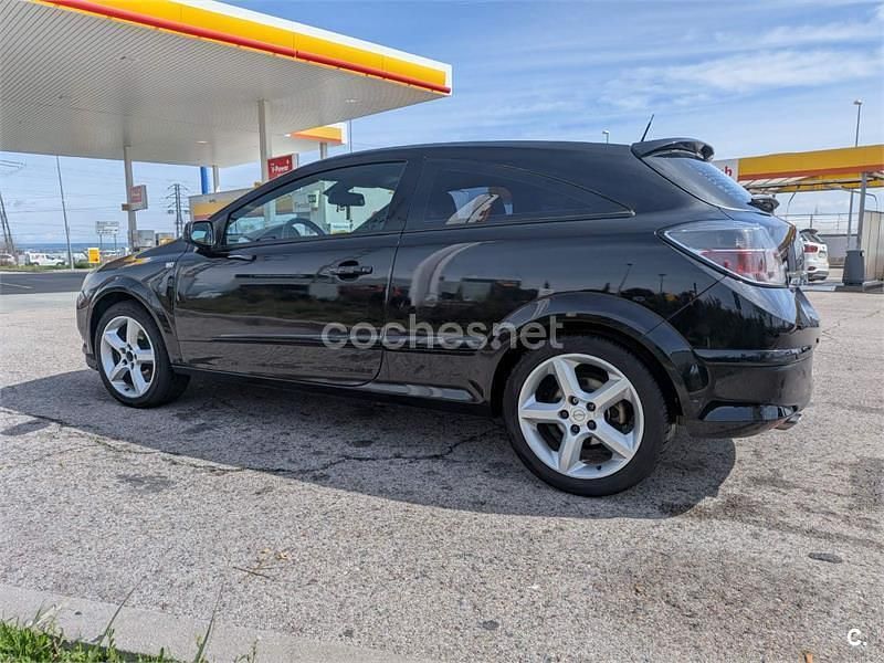 Usado Opel Astra GTC Sport 120 CV (88 kW) 2008 Negro Berlina
