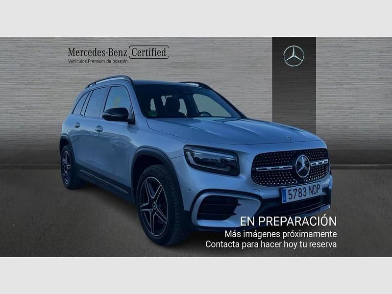 Usado Mercedes GLB200 150 CV (110 kW) 2025 Plata hightech (metalizado) SUV