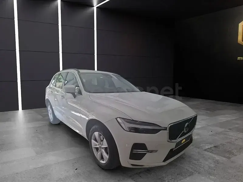 Usado Volvo XC60 Momentum 197 CV (144 kW) 2021 Blanco SUV