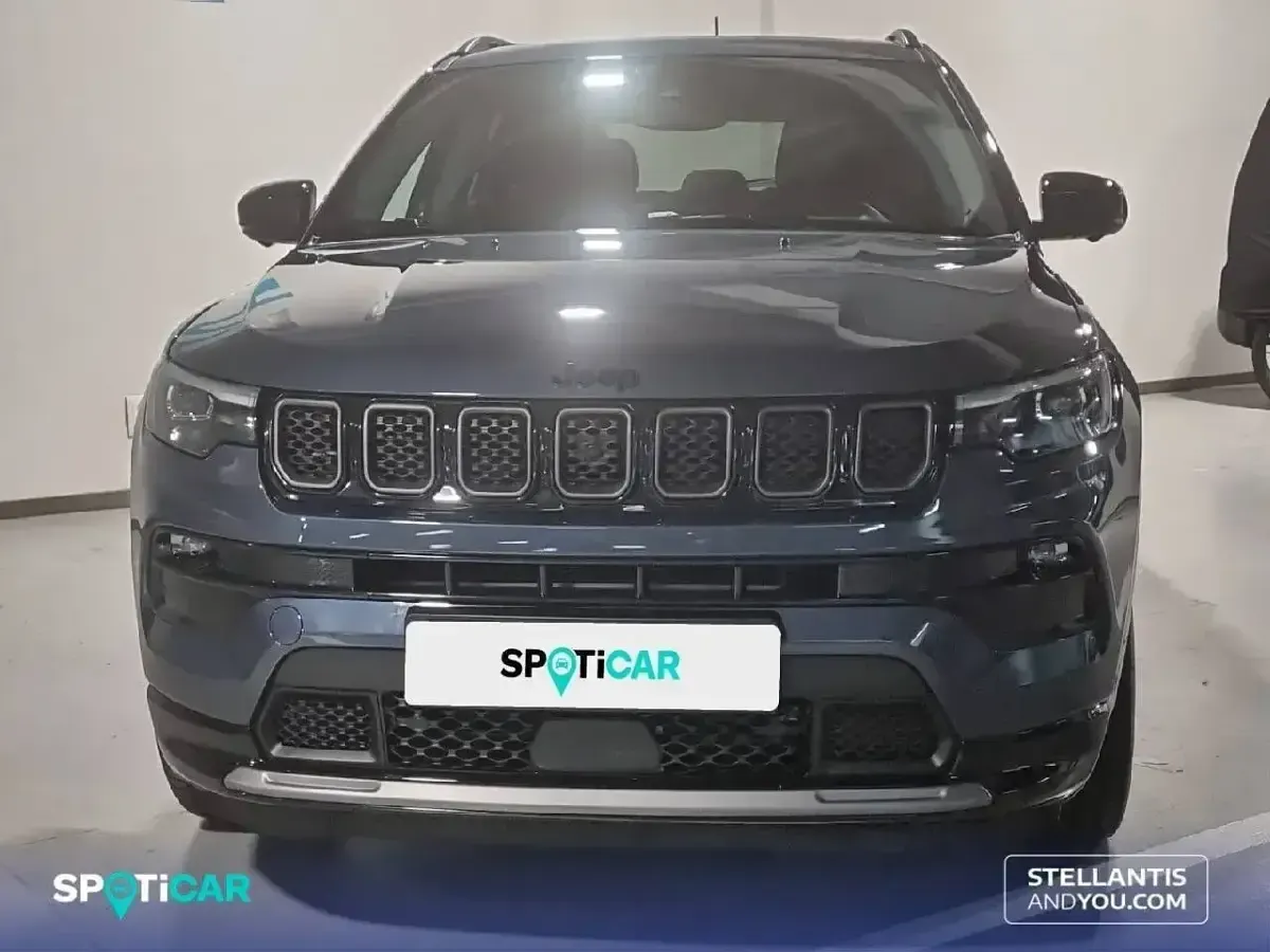 Käytetty Jeep Compass 145 HP (106 kW) 2025 Sininen Katumaasturi