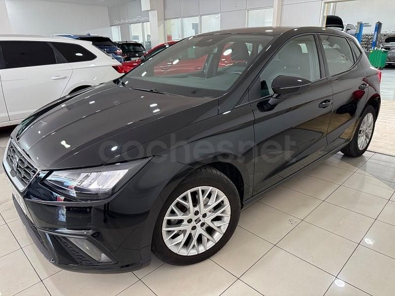 Usado Seat Ibiza FR 115 CV (84 kW) 2025 Negro Utilitario