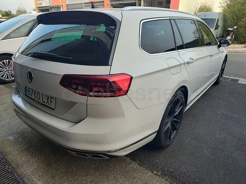 Usado VW Passat R-line 200 CV (147 kW) 2022 Blanco Familiar