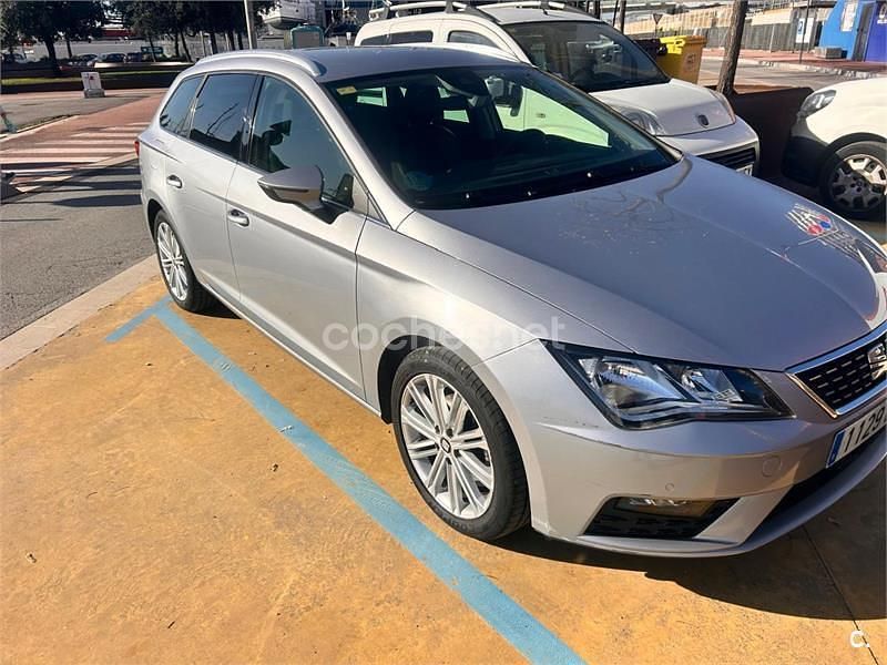 Usado Seat Leon FR 130 CV (95 kW) 2020 Gris / plata Familiar