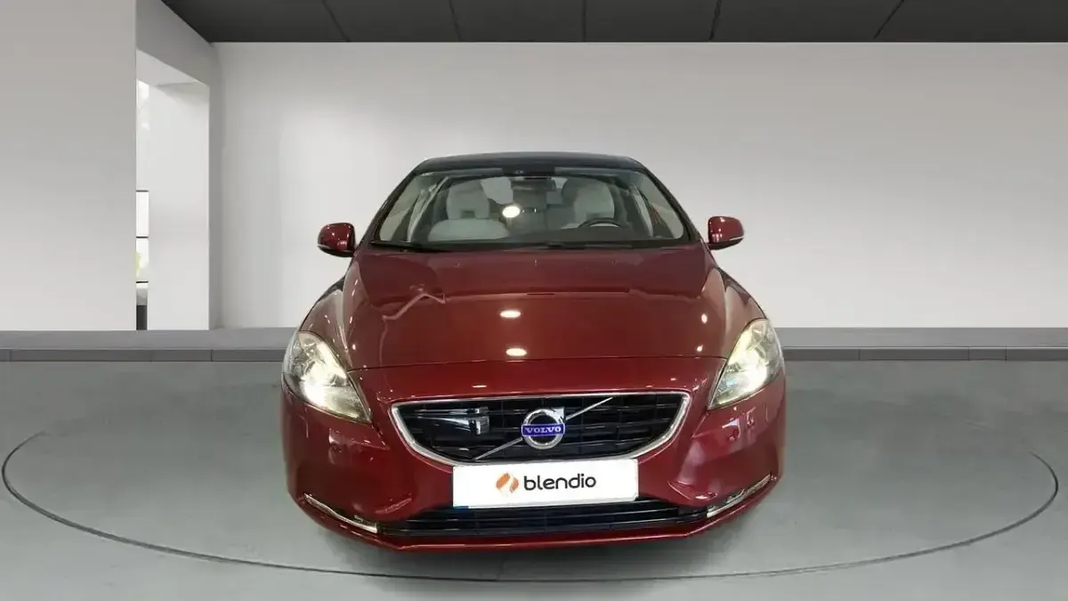 Usado Volvo V40 Summum 115 CV (84 kW) 2014 Rojo