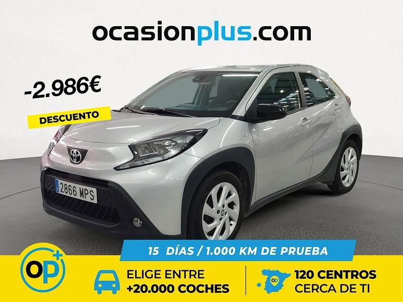 Usado Toyota Aygo X Play 72 CV (52 kW) 2024 Gris SUV