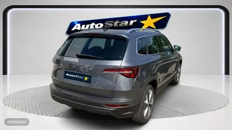 Usado Skoda Karoq 150 CV (110 kW) 2024 Gris SUV