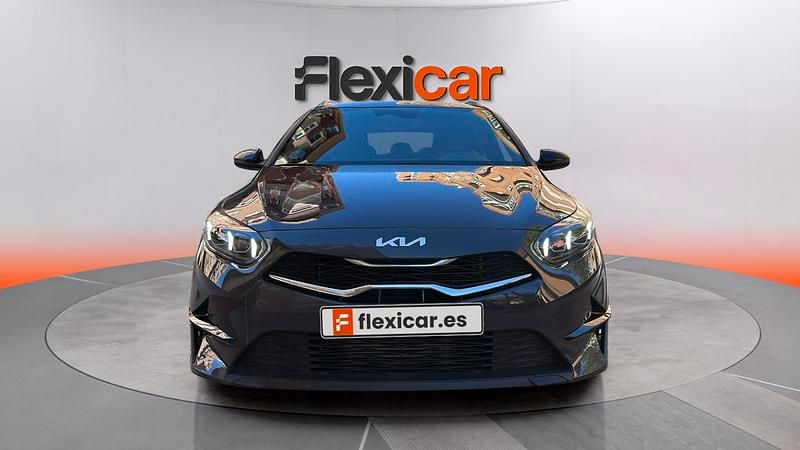 Usado Kia Ceed Style 100 CV (73 kW) 2025 Negro Utilitario