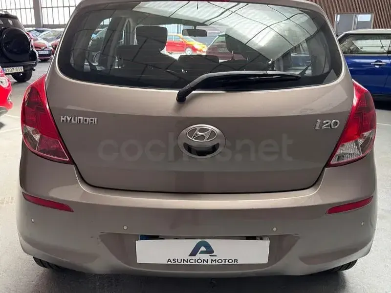 Usado Hyundai i20 Base 85 CV (62 kW) 2013 Beige Utilitario