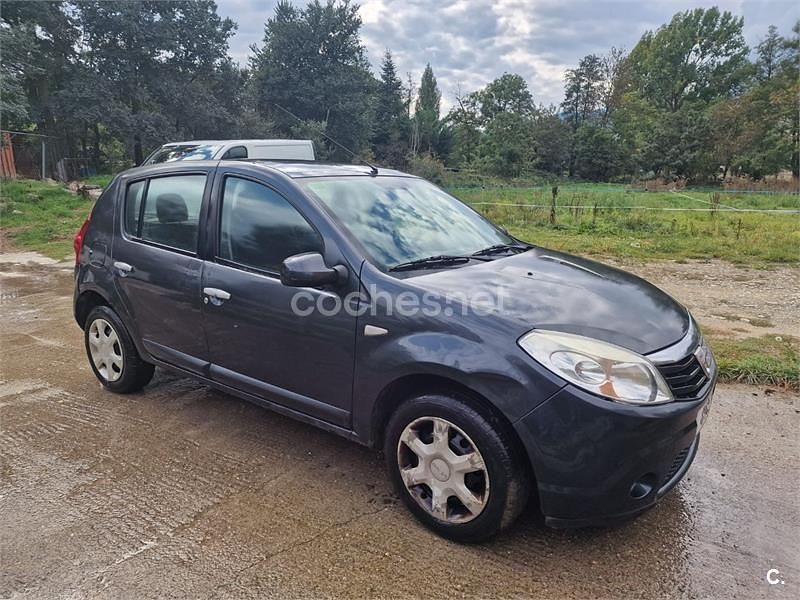 Negro Usado 2010 Dacia Sandero Lauréate Utilitario | 3300 € (Precio justo) - Imagen 1/4
