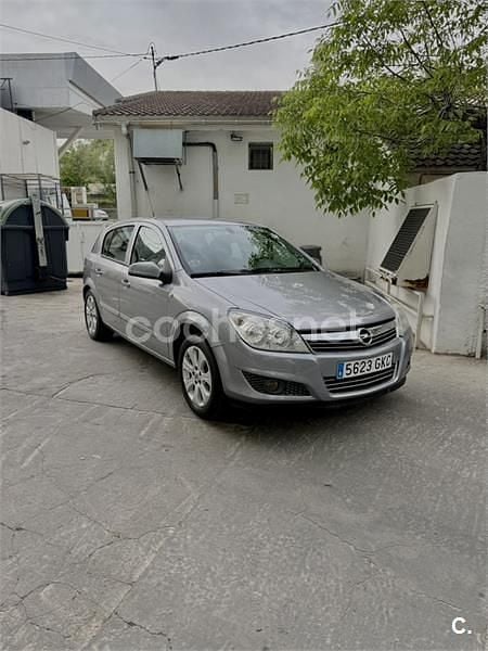 Usado Opel Astra Energy 100 CV (73 kW) 2008 Gris / plata Berlina