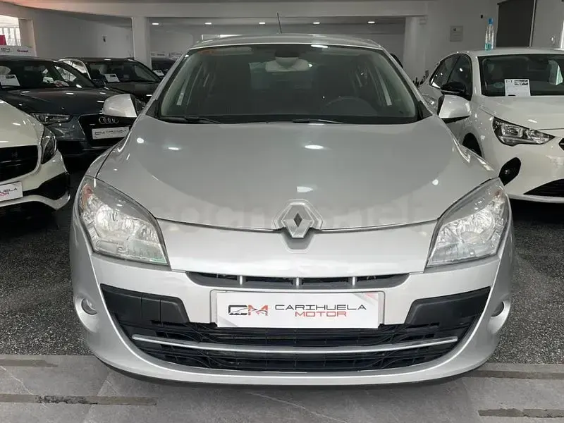 Usado Renault Mégane Dynamique 130 CV (95 kW) 2009 Gris / plata Berlina