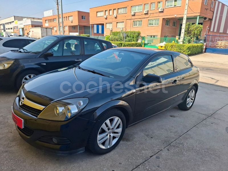 Negro Usado 2008 Opel Astra GTC Enjoy Berlina | 4999 € (Precio justo) - Imagen 1/4