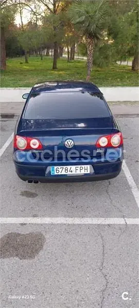 Usado VW Passat Trendline 140 CV (102 kW) 2007 Azul Berlina