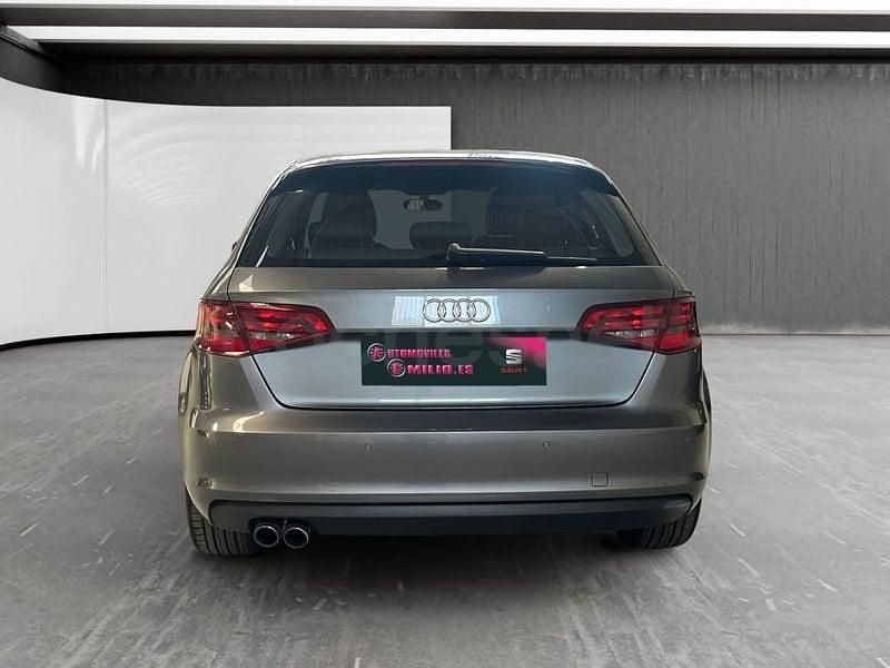 Usado Audi A3 150 CV (110 kW) 2014 Gris / plata Berlina