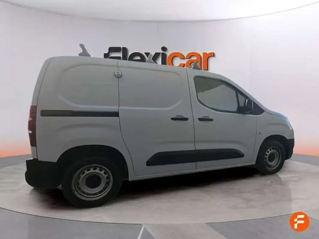 Usado Toyota Proace City City 102 CV (75 kW) 2023 Blanco Monovolumen