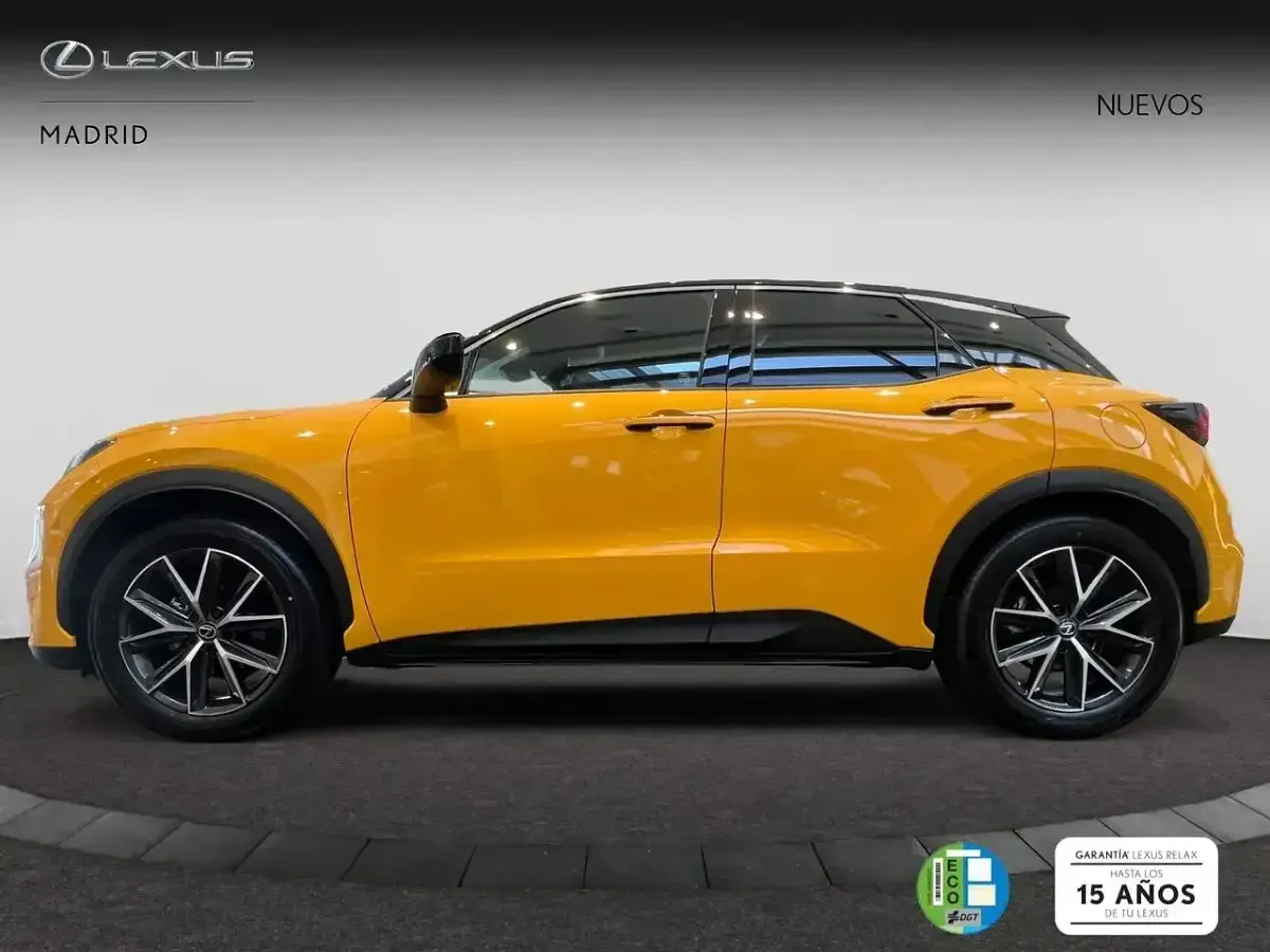 Nuevo Lexus LBX 136 CV (100 kW) 2025 Rojo SUV