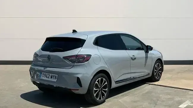 Usado Renault Clio Techno 90 CV (66 kW) 2025 Gris Utilitario