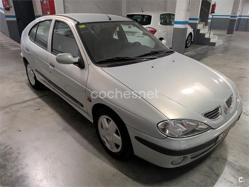 Gris / plata Usado 2000 Renault Mégane Berlina | 2300 € (Precio justo) - Imagen 1/4
