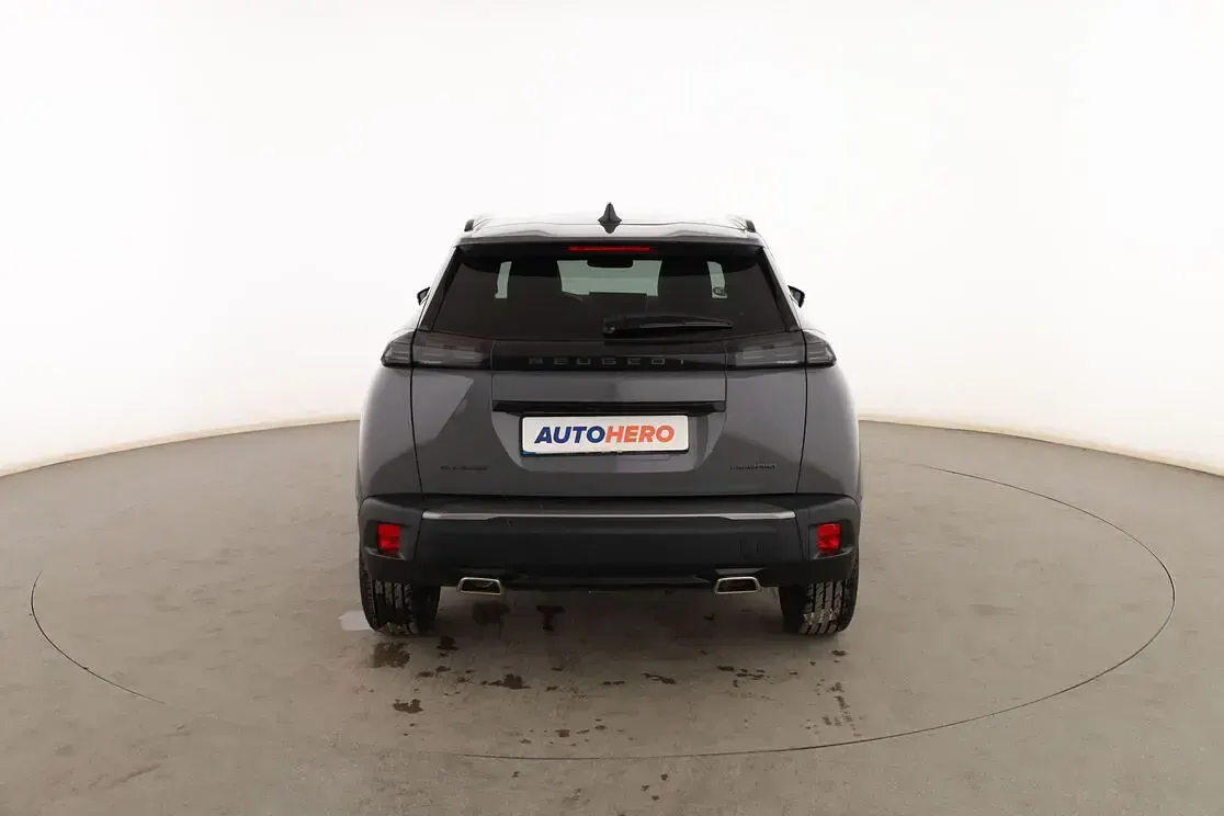 Usado Peugeot 2008 Allure 136 CV (100 kW) 2024 Gris SUV