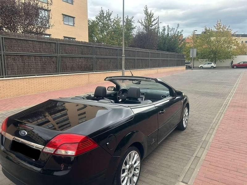 Usado Ford Focus Cabriolet Titanium 136 CV (100 kW) 2011 Negro Descapotable
