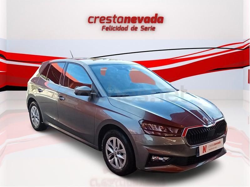 Usado Skoda Fabia Selection 80 CV (58 kW) 2024 Gris / plata Berlina