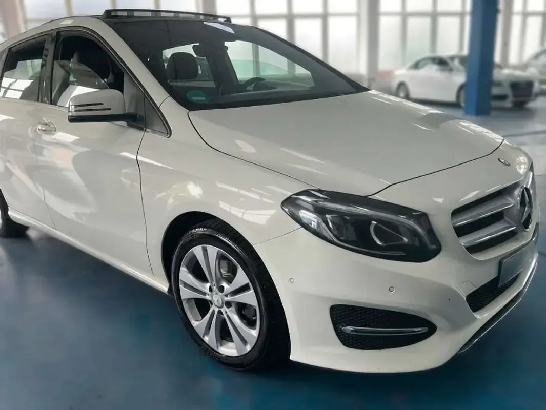 Usado Mercedes B180 122 CV (89 kW) 2015 Blanco Utilitario