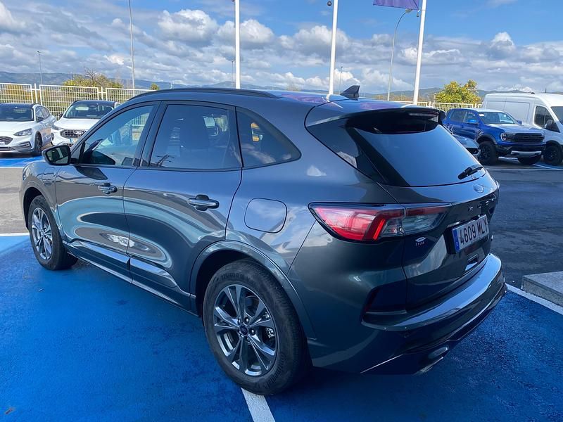 Usado Ford Kuga ST-Line 225 CV (165 kW) 2023 Gris SUV