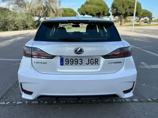 Usado Lexus CT200h Luxury Line 136 CV (100 kW) 2015 Blanco Berlina
