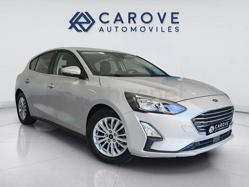 Usado Ford Focus Titanium 120 CV (88 kW) 2020 Gris / plata Berlina