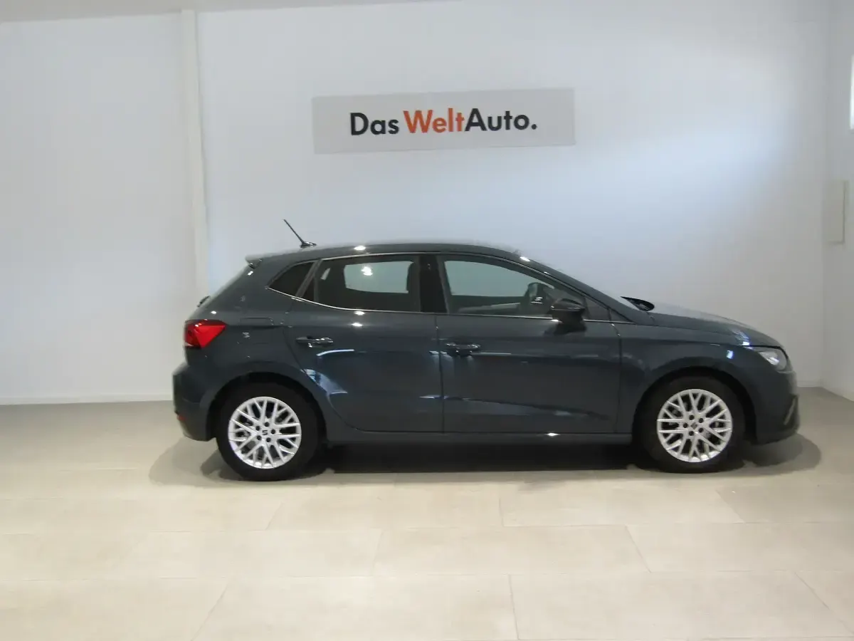 Usado Seat Ibiza FR 115 CV (84 kW) 2024 Gris Utilitario