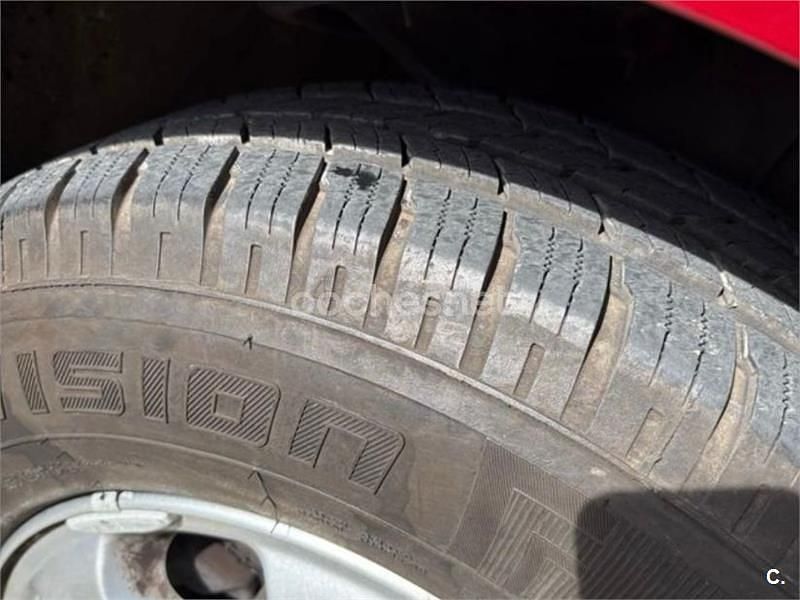 Usado Kia Carnival EX 144 CV (105 kW) 2007 Granate Monovolumen