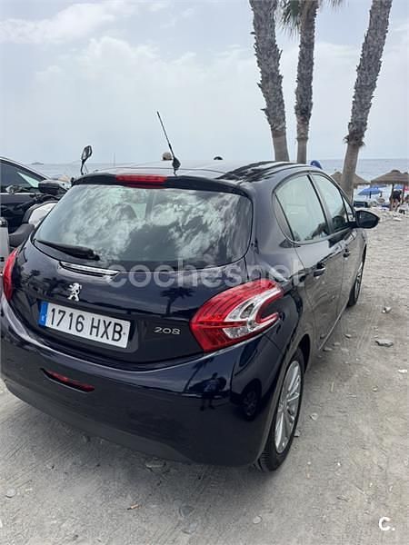 Usado Peugeot 208 Active 82 CV (60 kW) 2014 Negro Utilitario