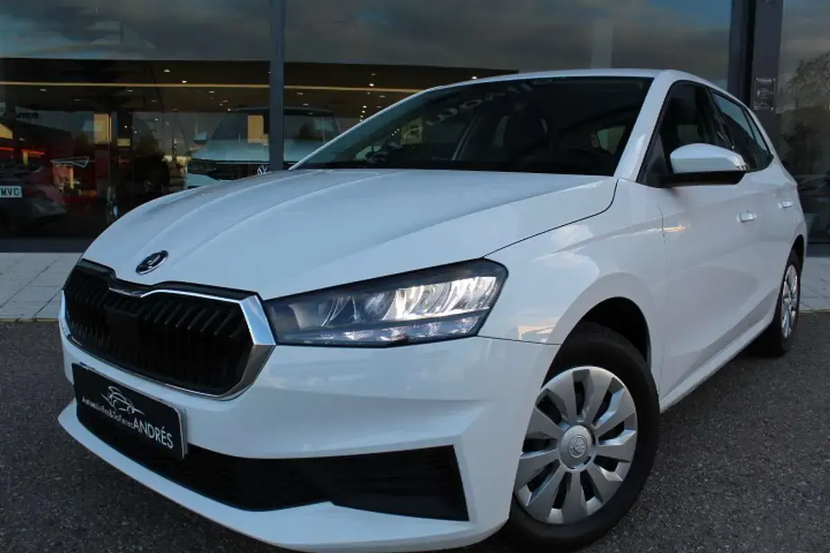 Usado Skoda Fabia Selection 80 CV (58 kW) 2023 Blanco Utilitario