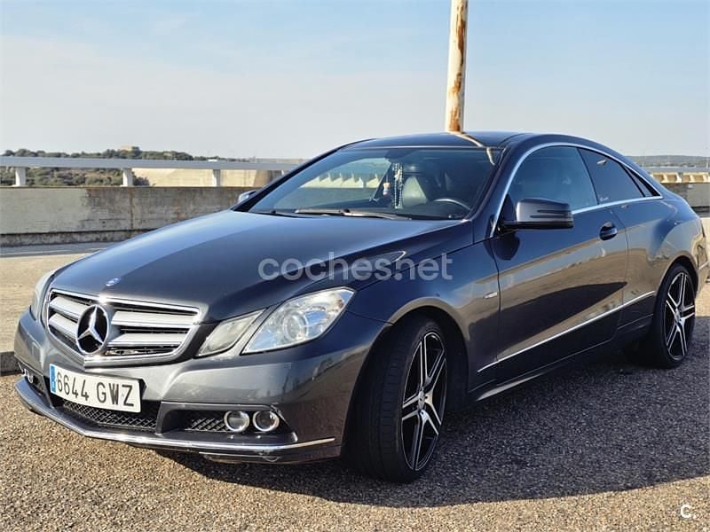 Usado Mercedes E220 170 CV (125 kW) 2010 Gris / plata Coupe