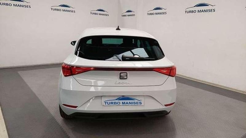 Usado Seat Leon Style 116 CV (85 kW) 2021 Blanco Utilitario