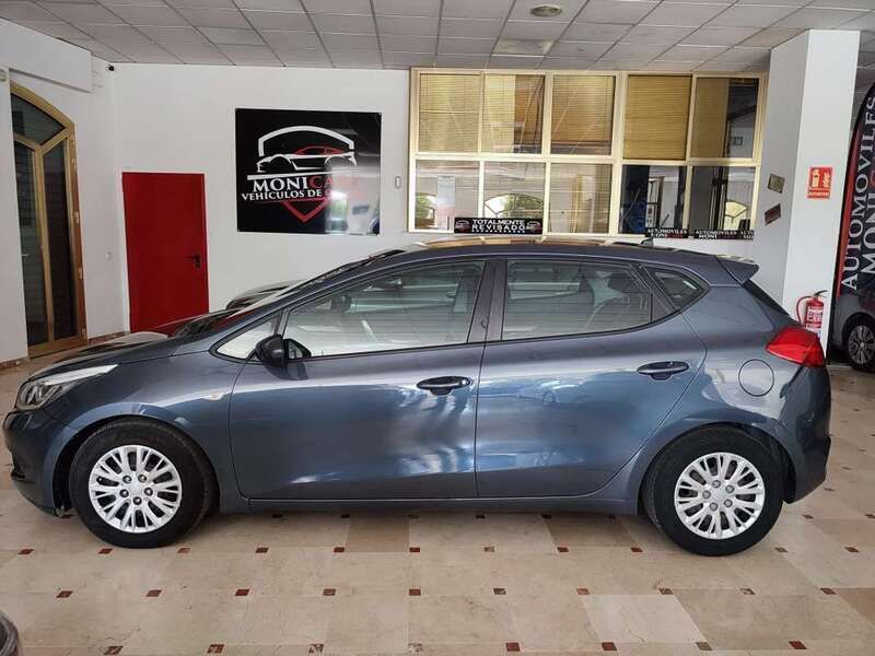 Usado Kia Ceed 90 CV (66 kW) 2015 Azul Utilitario