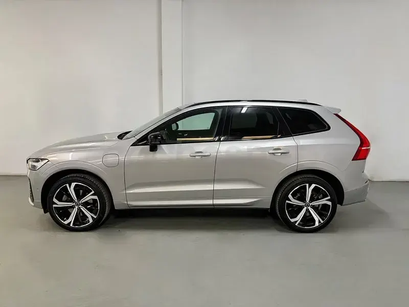 Usado Volvo XC60 Plus 350 CV (257 kW) 2022 Gris / plata SUV