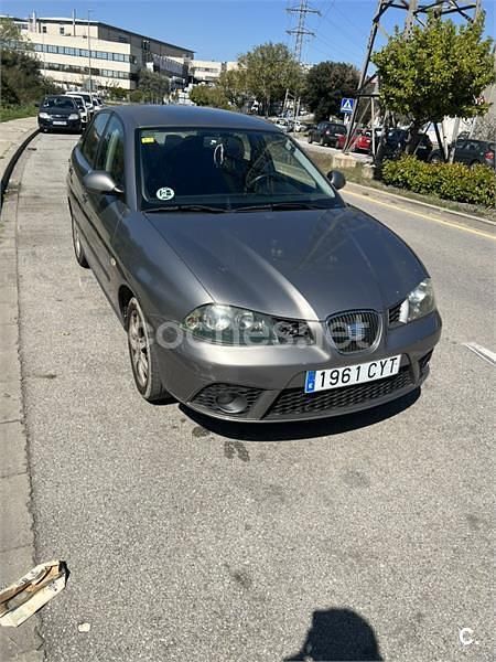 Usado Seat Ibiza Stylance 100 CV (73 kW) 2004 Gris / plata Utilitario