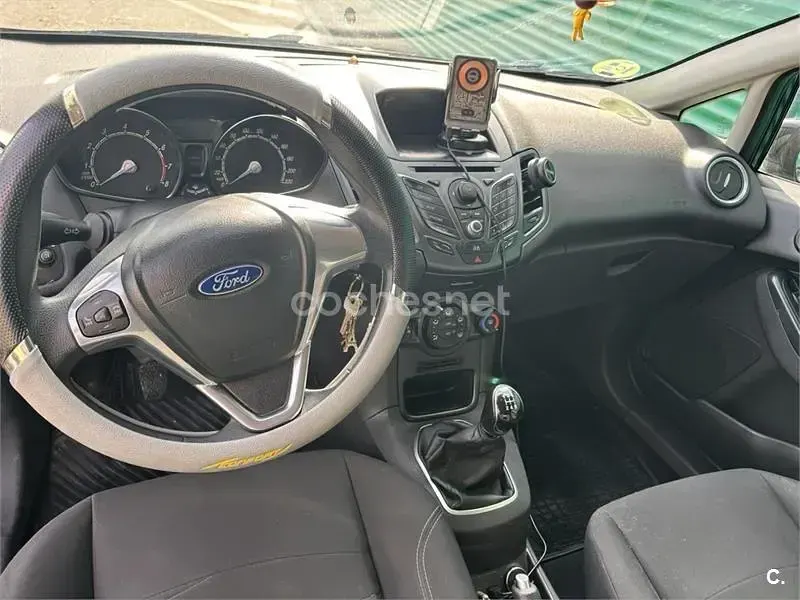 Usado Ford Fiesta Trend 100 CV (73 kW) 2014 Negro Utilitario
