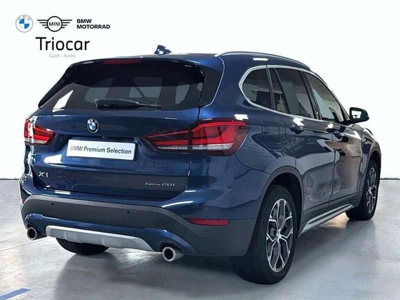Begagnad BMW X1 Executive 184 HK (135 kW) 2022 Blå SUV
